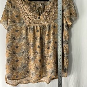 Chic Floral Embroidered Women's Blouse